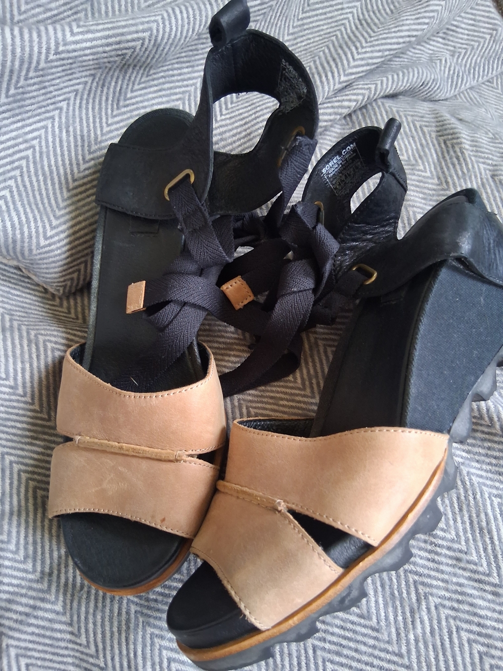 Sorel Women's Tan and Black Lace-Up Sandals - Picture 4 of 7